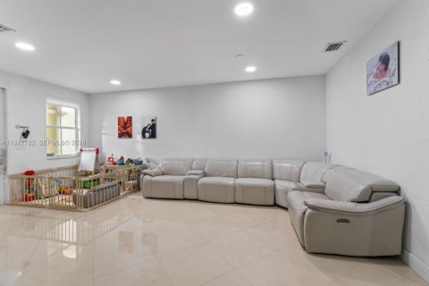 Townhouse in Doral, Florida 3 bedrooms, 142.23 sq.m. № 2000973 - photo 6