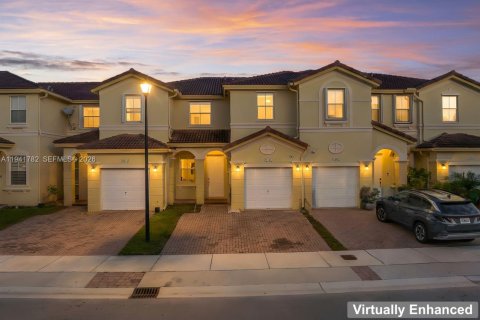 Townhouse in Doral, Florida 3 bedrooms, 142.23 sq.m. № 2000973
