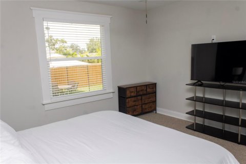 House in Tampa, Florida 3 bedrooms, 188.22 sq.m. № 2200185 - photo 3