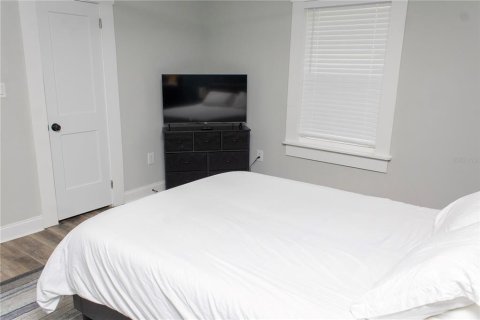 House in Tampa, Florida 3 bedrooms, 188.22 sq.m. № 2200185 - photo 8