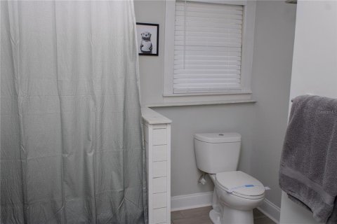 House in Tampa, Florida 3 bedrooms, 188.22 sq.m. № 2200185 - photo 15