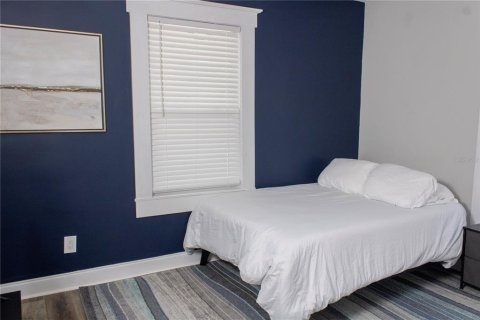 House in Tampa, Florida 3 bedrooms, 188.22 sq.m. № 2200185 - photo 12