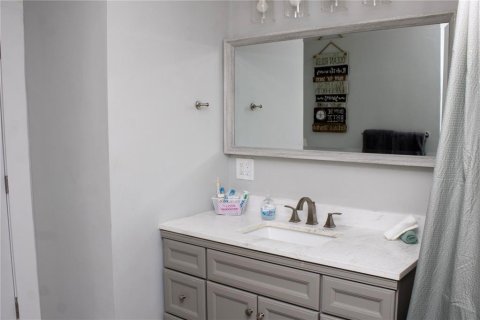House in Tampa, Florida 3 bedrooms, 188.22 sq.m. № 2200185 - photo 16