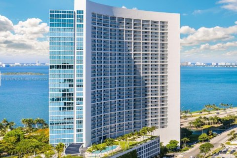 Кондоминиум с 2 спальнями в Майами, Флорида № 2021594