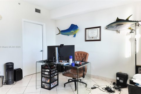 Купить кондоминиум в Майами, Флорида 2 спальни, 107.58м2, № 2021594 - фото 8