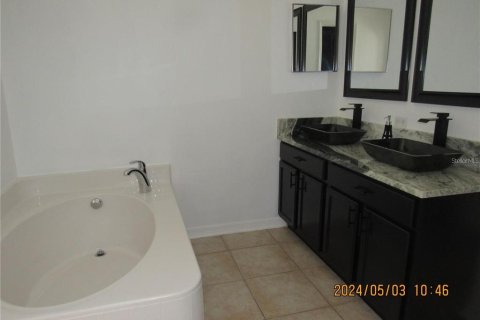 Casa en alquiler en Mascotte, Florida, 5 dormitorios, 285.4 m2 № 1826379 - foto 18