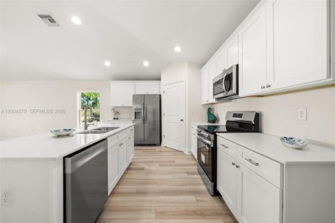 House in Sebring, Florida 4 bedrooms, 154.68 sq.m. № 2068686 - photo 9