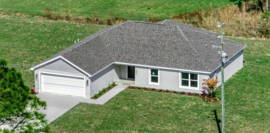 House in Sebring, Florida 4 bedrooms, 154.68 sq.m. № 2068686