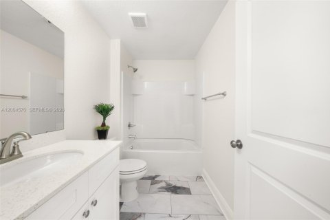 House in Sebring, Florida 4 bedrooms, 154.68 sq.m. № 2068686 - photo 22