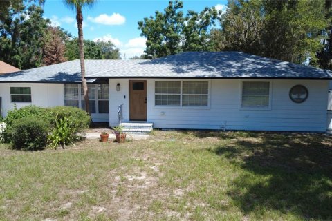 House in Mount Dora, Florida 3 bedrooms, 158.12 sq.m. № 2342765 - photo 2