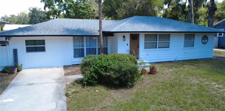 House in Mount Dora, Florida 3 bedrooms, 158.12 sq.m. № 2342765