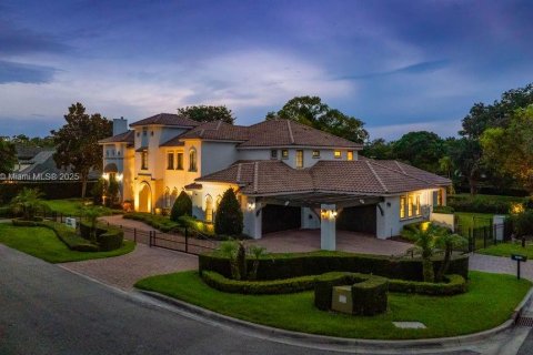House in Winter Park, Florida 5 bedrooms, 676.14 sq.m. № 1802655 - photo 2