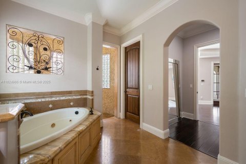 House in Winter Park, Florida 5 bedrooms, 676.14 sq.m. № 1802655 - photo 23