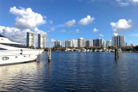Condo à Aventura, Floride, 2 chambres  № 2248508