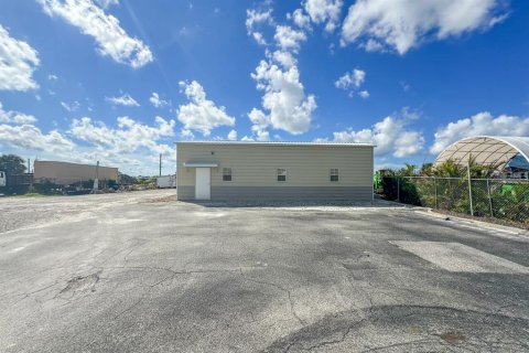 Propiedad comercial en alquiler en Englewood, Florida № 2097725 - foto 2