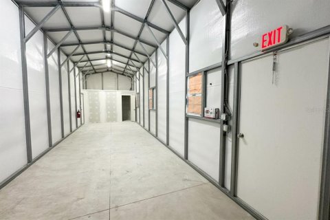 Propiedad comercial en alquiler en Englewood, Florida № 2097725 - foto 11