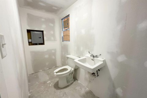 Propiedad comercial en alquiler en Englewood, Florida № 2097725 - foto 13