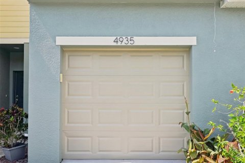 Townhouse in Tampa, Florida 2 bedrooms, 147.9 sq.m. № 2384307 - photo 4