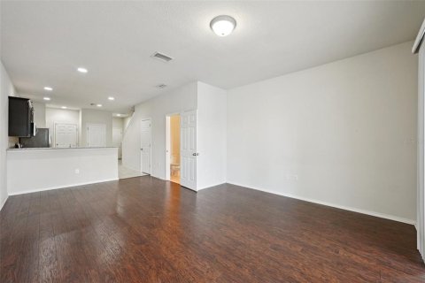 Townhouse in Tampa, Florida 2 bedrooms, 147.9 sq.m. № 2384307 - photo 11