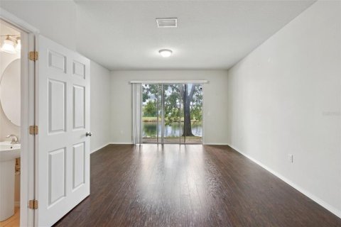 Townhouse in Tampa, Florida 2 bedrooms, 147.9 sq.m. № 2384307 - photo 10