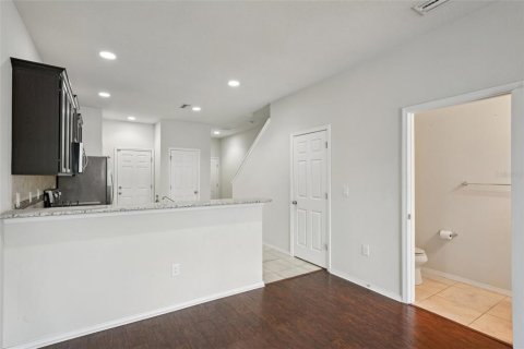 Townhouse in Tampa, Florida 2 bedrooms, 147.9 sq.m. № 2384307 - photo 25