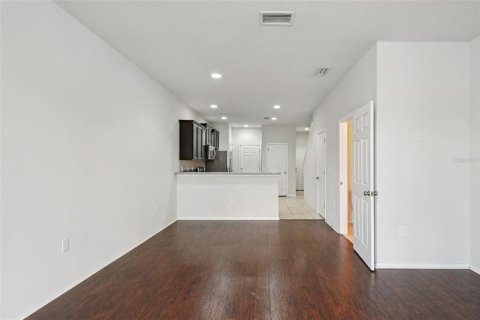 Townhouse in Tampa, Florida 2 bedrooms, 147.9 sq.m. № 2384307 - photo 12
