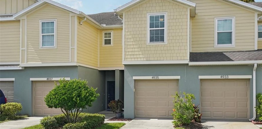 Townhouse in Tampa, Florida 2 bedrooms, 147.9 sq.m. № 2384307
