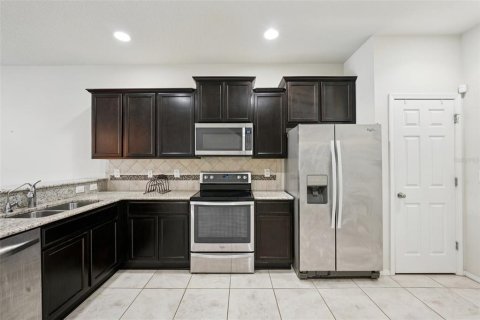 Townhouse in Tampa, Florida 2 bedrooms, 147.9 sq.m. № 2384307 - photo 21