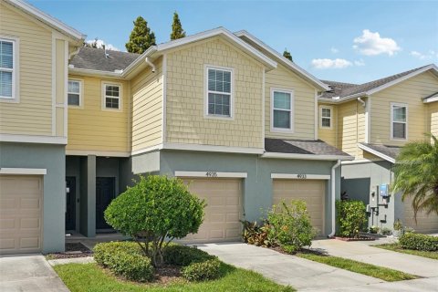 Townhouse in Tampa, Florida 2 bedrooms, 147.9 sq.m. № 2384307 - photo 3