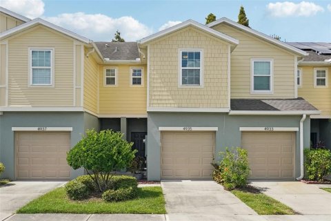 Townhouse in Tampa, Florida 2 bedrooms, 147.9 sq.m. № 2384307 - photo 2