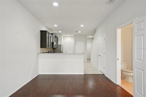 Townhouse in Tampa, Florida 2 bedrooms, 147.9 sq.m. № 2384307 - photo 13
