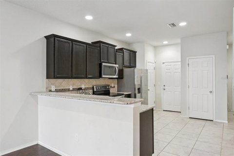 Townhouse in Tampa, Florida 2 bedrooms, 147.9 sq.m. № 2384307 - photo 23