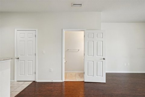 Townhouse in Tampa, Florida 2 bedrooms, 147.9 sq.m. № 2384307 - photo 6