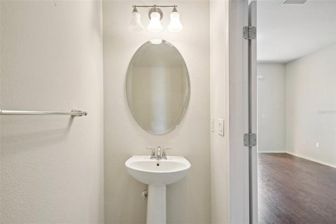 Townhouse in Tampa, Florida 2 bedrooms, 147.9 sq.m. № 2384307 - photo 26