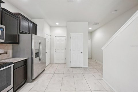Townhouse in Tampa, Florida 2 bedrooms, 147.9 sq.m. № 2384307 - photo 7
