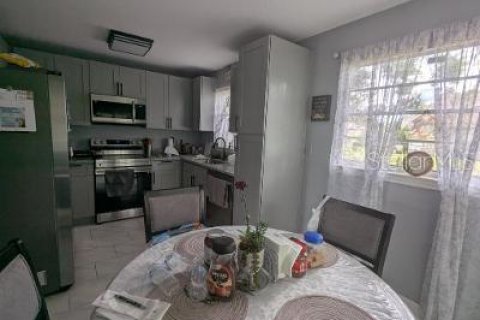 Villa ou maison à vendre à Kissimmee, Floride: 2 chambres, 82.59 m2 № 1775487 - photo 12