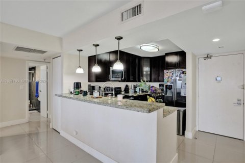Condominio en venta en Aventura, Florida, 2 dormitorios, 121.98 m2 № 2083988 - foto 16