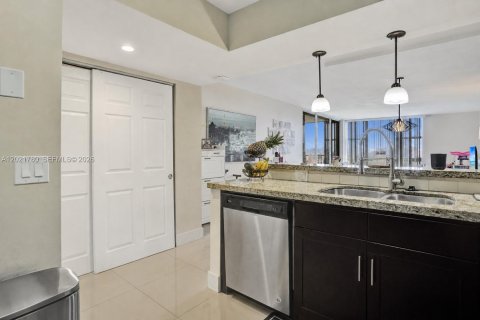 Condominio en venta en Aventura, Florida, 2 dormitorios, 121.98 m2 № 2083988 - foto 18
