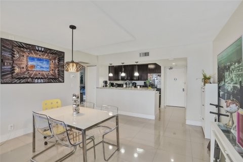 Condominio en venta en Aventura, Florida, 2 dormitorios, 121.98 m2 № 2083988 - foto 6