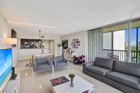 Condominio en venta en Aventura, Florida, 2 dormitorios, 121.98 m2 № 2083988 - foto 2