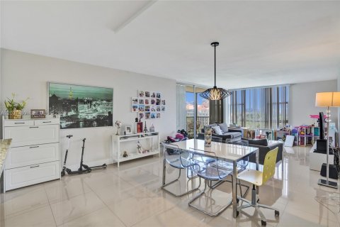 Condominio en venta en Aventura, Florida, 2 dormitorios, 121.98 m2 № 2083988 - foto 15