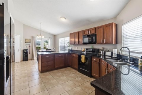 Villa ou maison à vendre à Kissimmee, Floride: 3 chambres, 119.29 m2 № 2318952 - photo 10