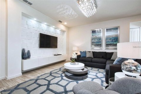 Casa en venta en Kissimmee, Florida, 6 dormitorios, 318.28 m2 № 2363344 - foto 10