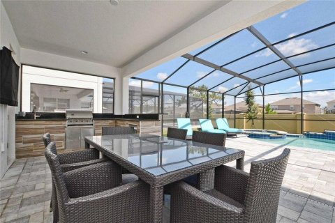 Casa en venta en Kissimmee, Florida, 6 dormitorios, 318.28 m2 № 2363344 - foto 12