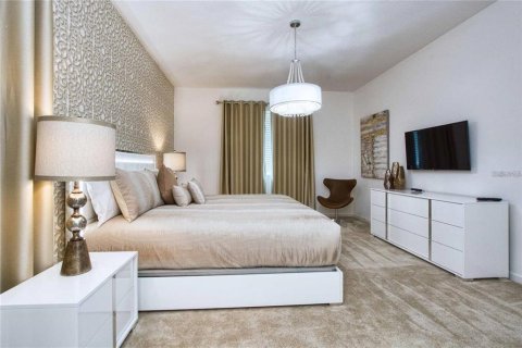 Casa en venta en Kissimmee, Florida, 6 dormitorios, 318.28 m2 № 2363344 - foto 6