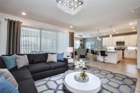 Casa en venta en Kissimmee, Florida, 6 dormitorios, 318.28 m2 № 2363344 - foto 18