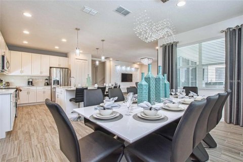 Casa en venta en Kissimmee, Florida, 6 dormitorios, 318.28 m2 № 2363344 - foto 23