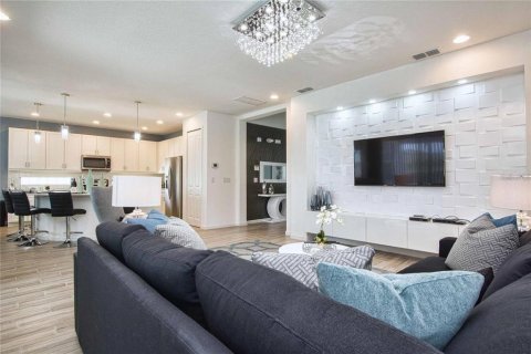 Casa en venta en Kissimmee, Florida, 6 dormitorios, 318.28 m2 № 2363344 - foto 17