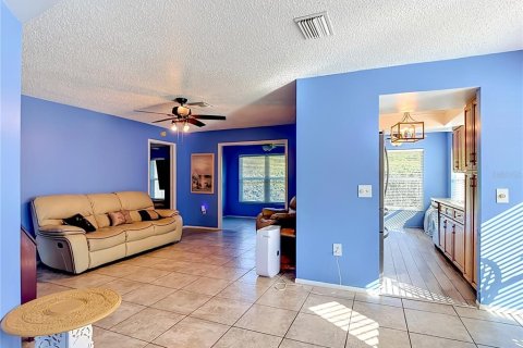 Condominio en venta en Port Richey, Florida, 2 dormitorios, 92.25 m2 № 2100087 - foto 5