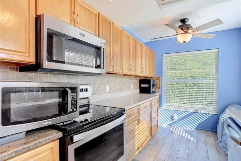 Condominio en venta en Port Richey, Florida, 2 dormitorios, 92.25 m2 № 2100087 - foto 11